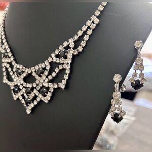 STUNNING Vintage BLACK & sparkly Crystal Rhinestone necklace & earring SET